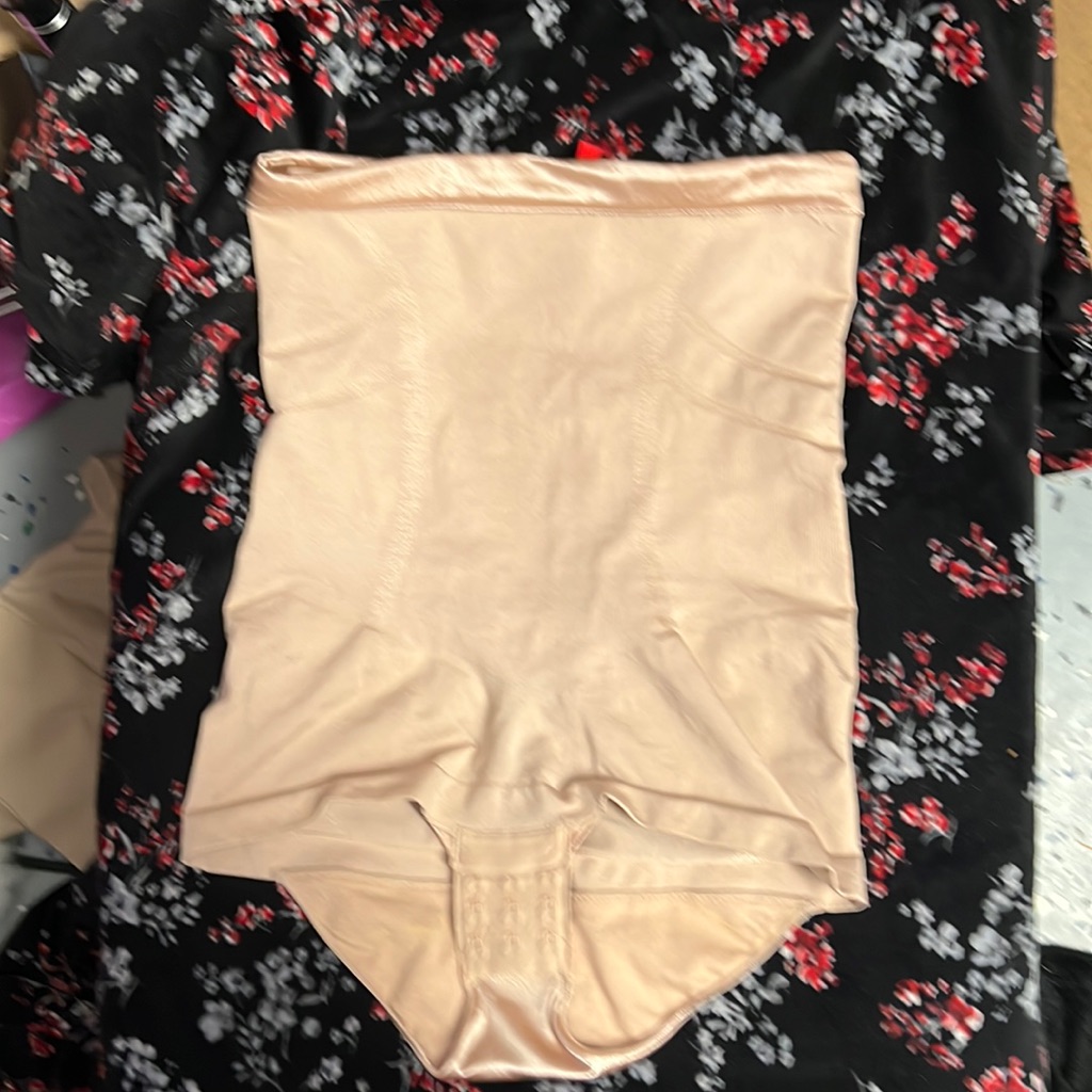 Nwot Bottom Shapers By Spanx S MM